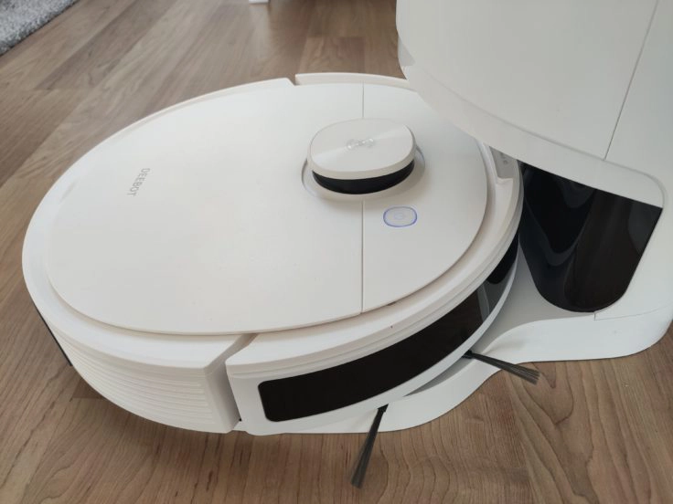 Ecovacs Deebot N8 Pro+ Saugroboter an Absaugstation