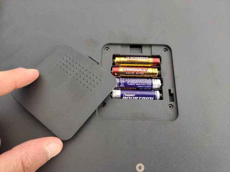 Amazfit Smart Scale smarte Waage Rückseite Batteriefach