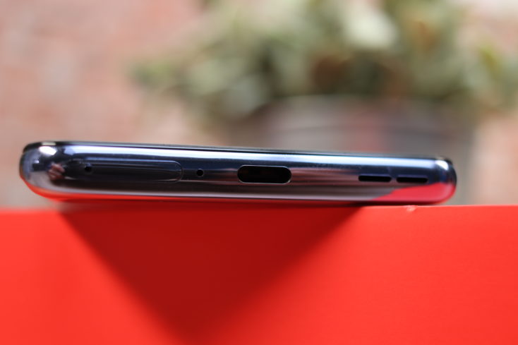 OnePlus 9 Smartphone USB-C Port