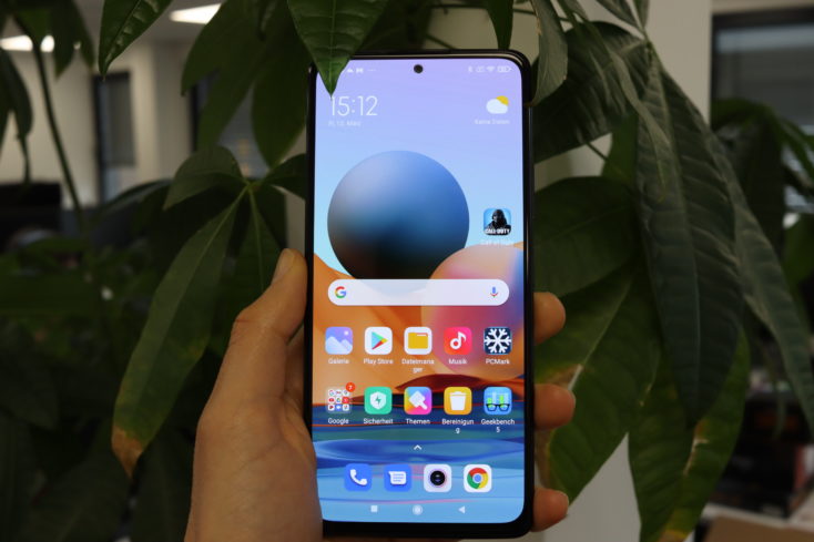 Redmi Note 10 Pro Display in Hand