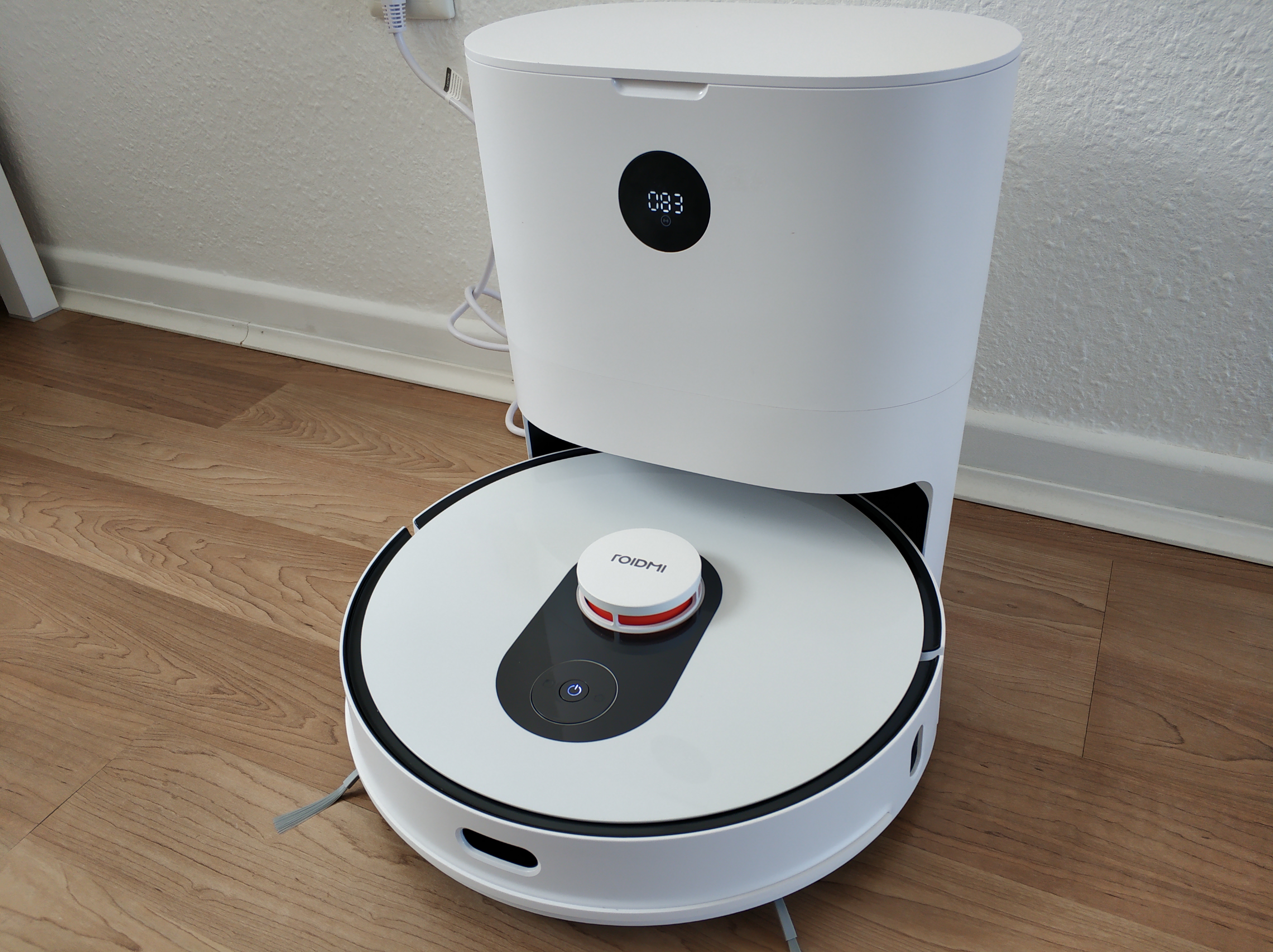 Roidmi EVE Plus Saugroboter an Absaugstation Roidmi EVE Plus Saugroboter an Absaugstation