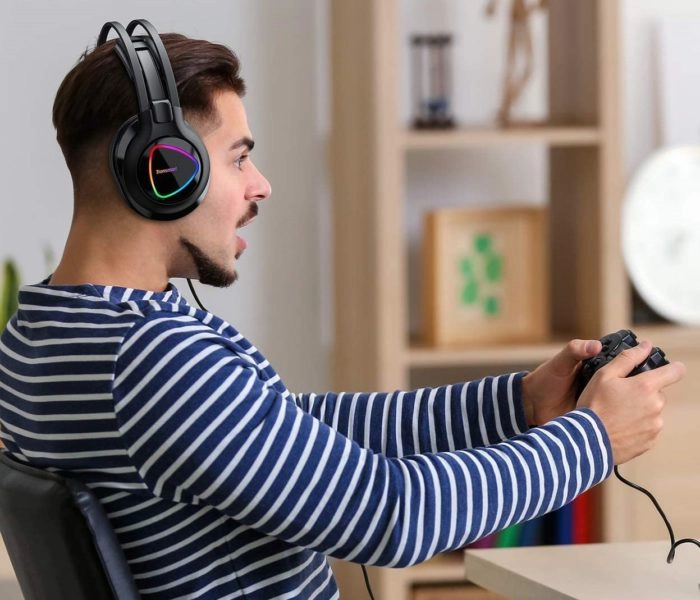 Tronsmart Alpha Gaming-Headset beim Spielen