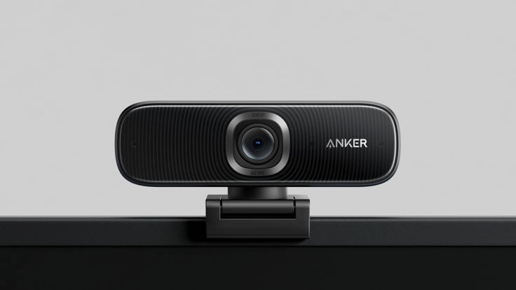 Anker PowerConf C300 Webcam auf dem Monitor