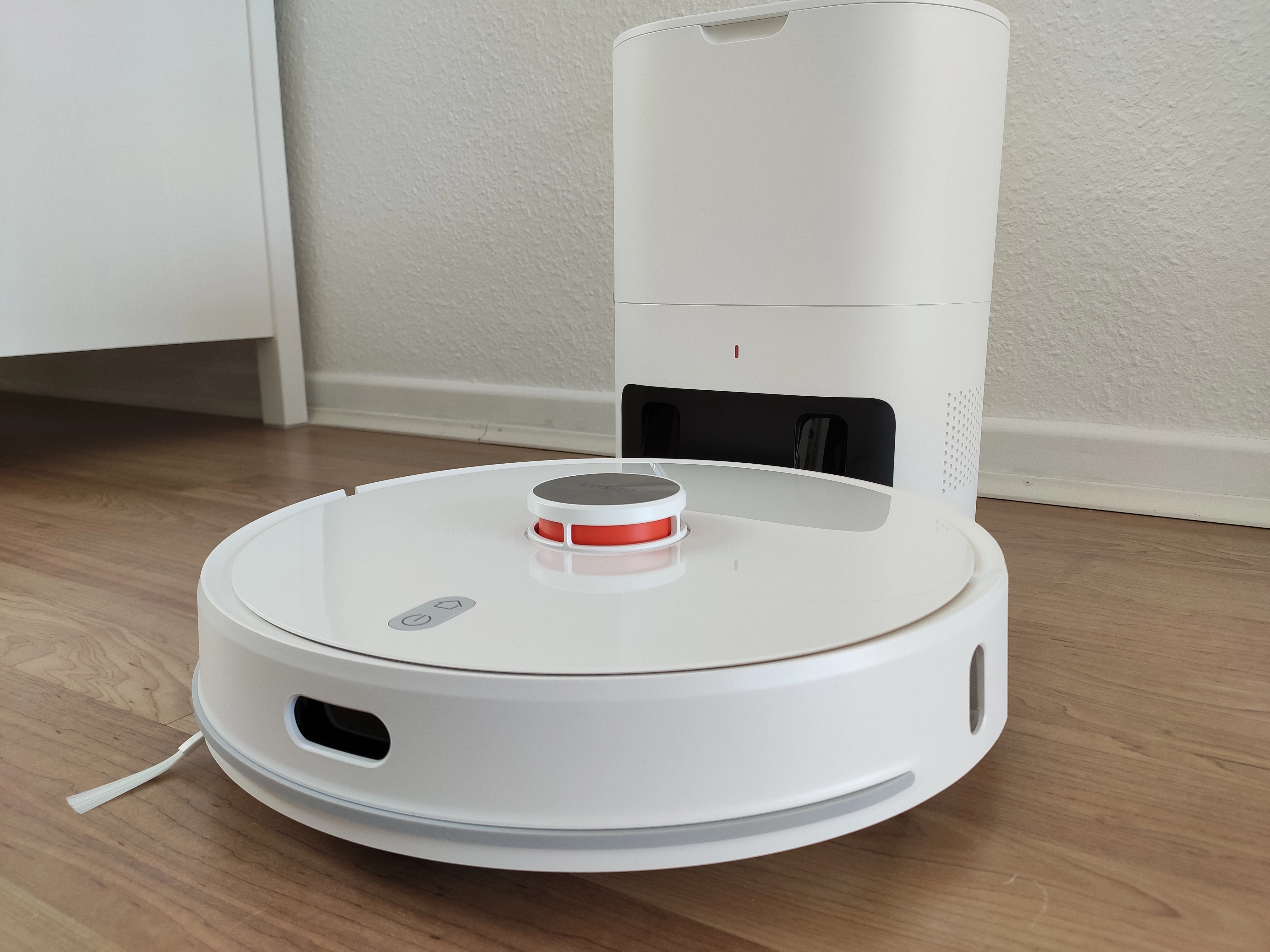 Lydsto R1 Saugroboter an Absaugstation
