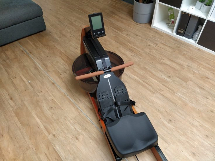 Mobi Fitness Rudergeraet mit Wasserwiderstand Optik