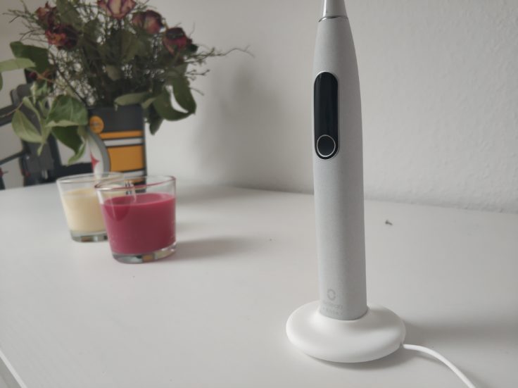 Oclean X Pro Elite elektrische smarte Zahnbürste Akku aufladen