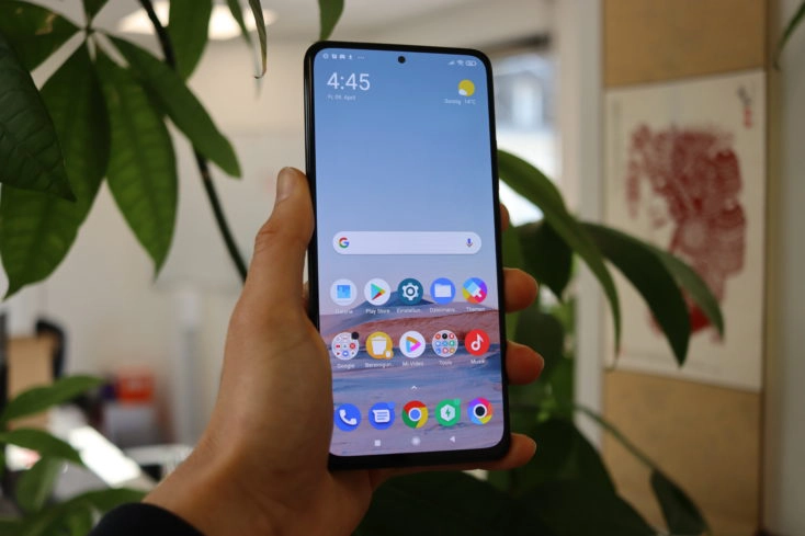 POCO F3 Smartphone Display