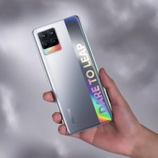 Realme 8 Smartphone Rueckseite Silber