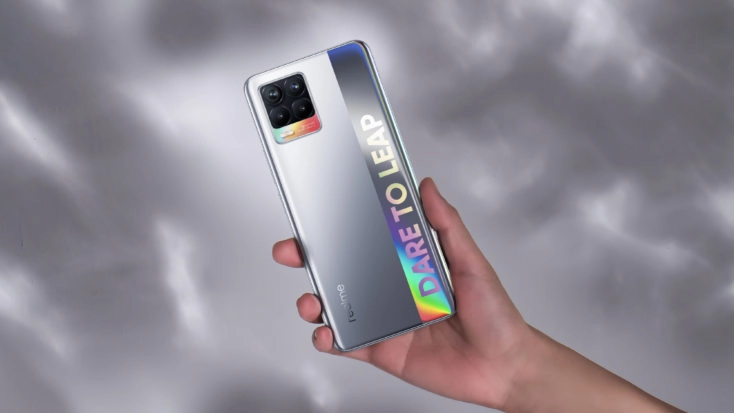 Realme 8 Smartphone Rueckseite Silber