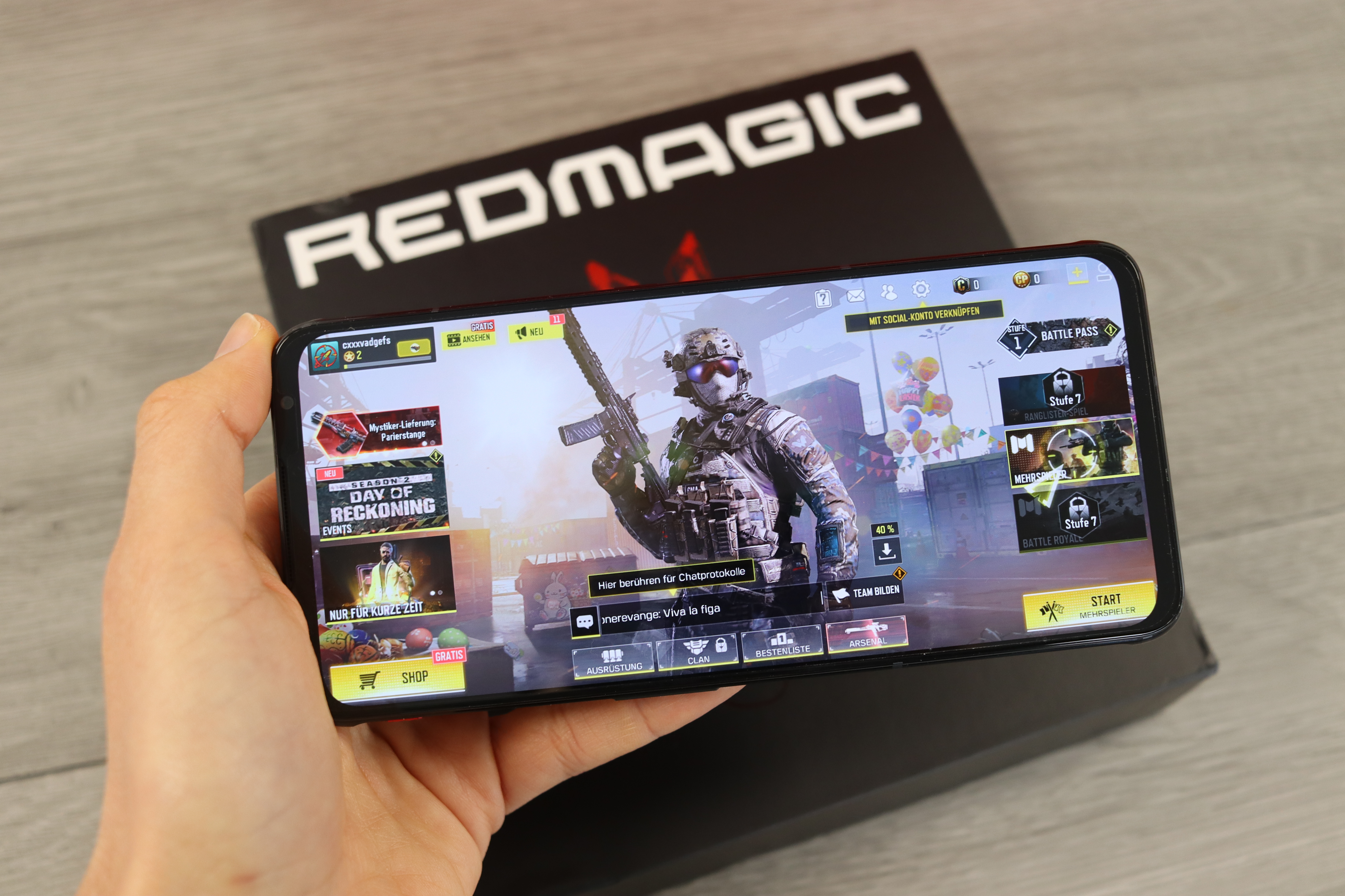 RedMagic 6 Gaming in Hand