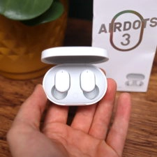 Redmi AirDots 3 in Ladeschale