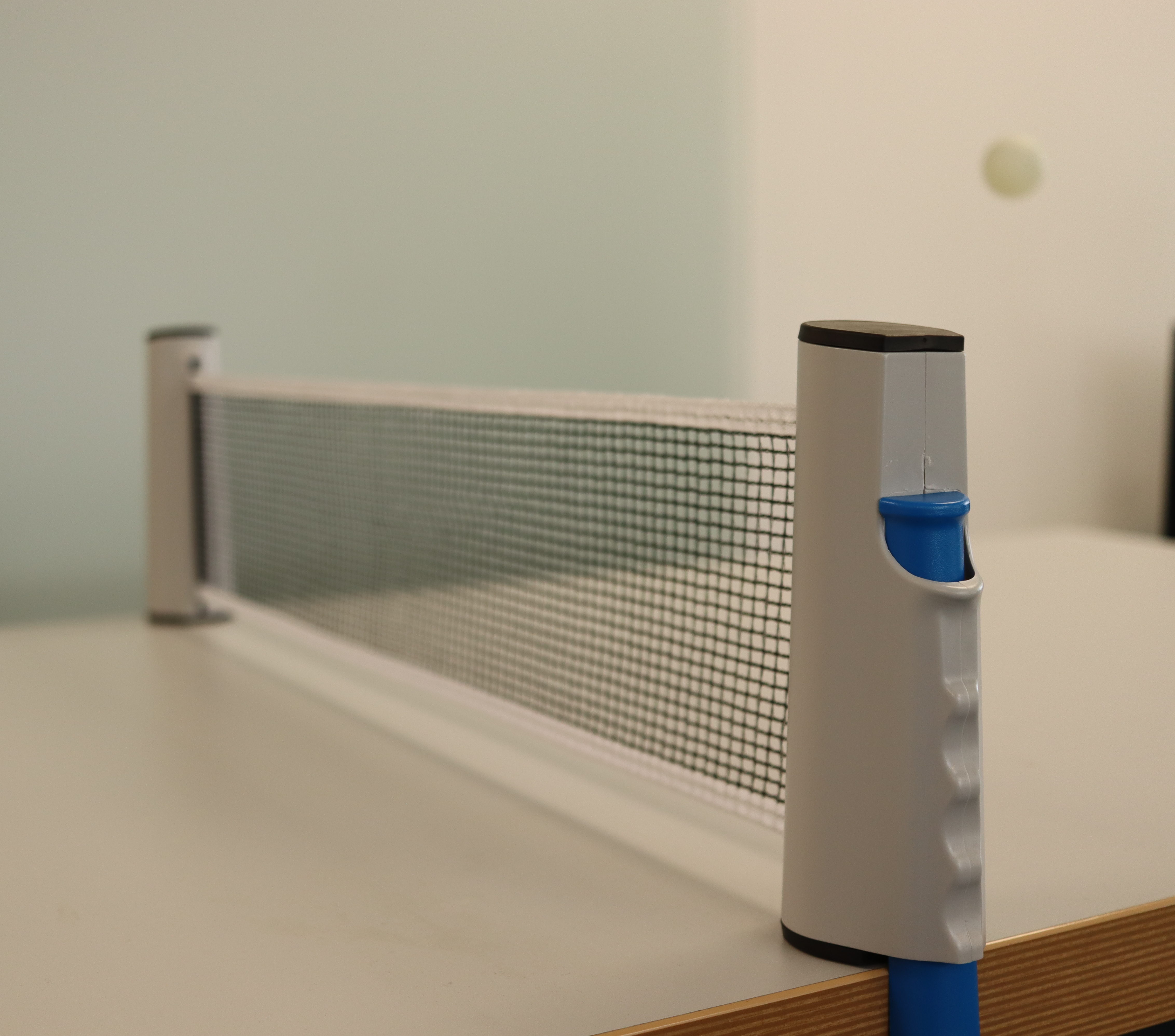 passend für Tische bis zu 5 cm Hipiwe Einziehbares Tischtennis-Netz Ping Pong Netz und Pfosten mit PVC-Aufbewahrungstasche Ersatz 1,8 m