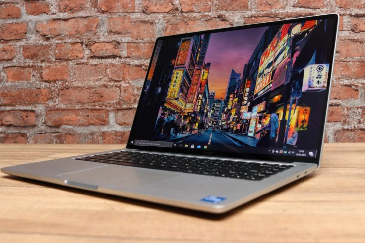 Xiaomi Laptop Pro 15 Notebook von unten seitlich