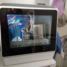 BlitzWolf BW-CDW1 Mini-Spuelmaschine befuellt tuer geschlossen