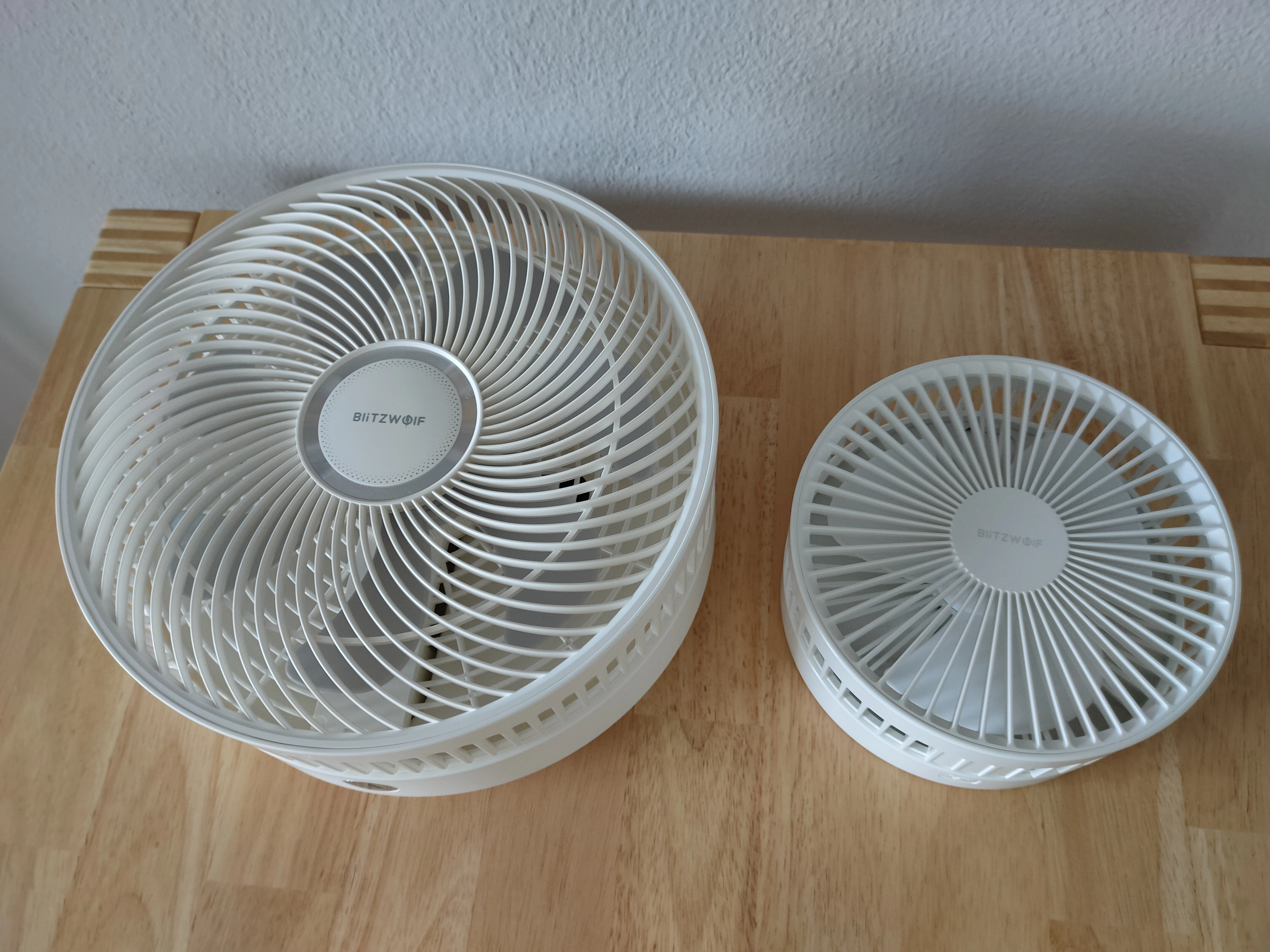 Blitzwolf BW-F1 Ventilator eingeklappt neben BW-FUN1 2