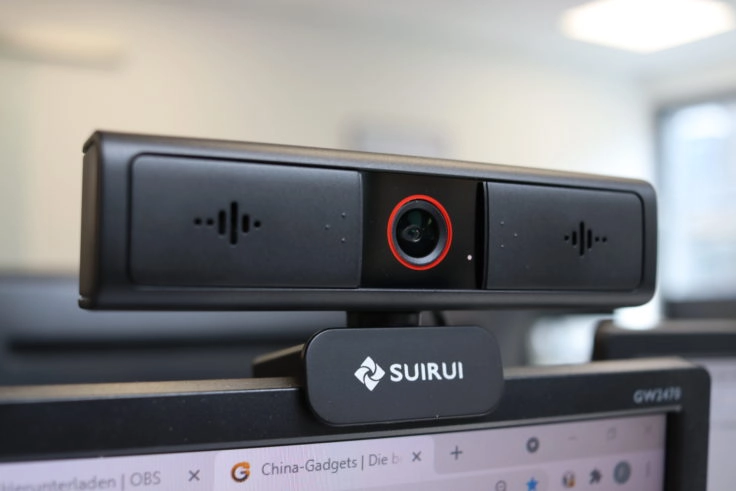 SUIRUI Webcam auf dem Monitor