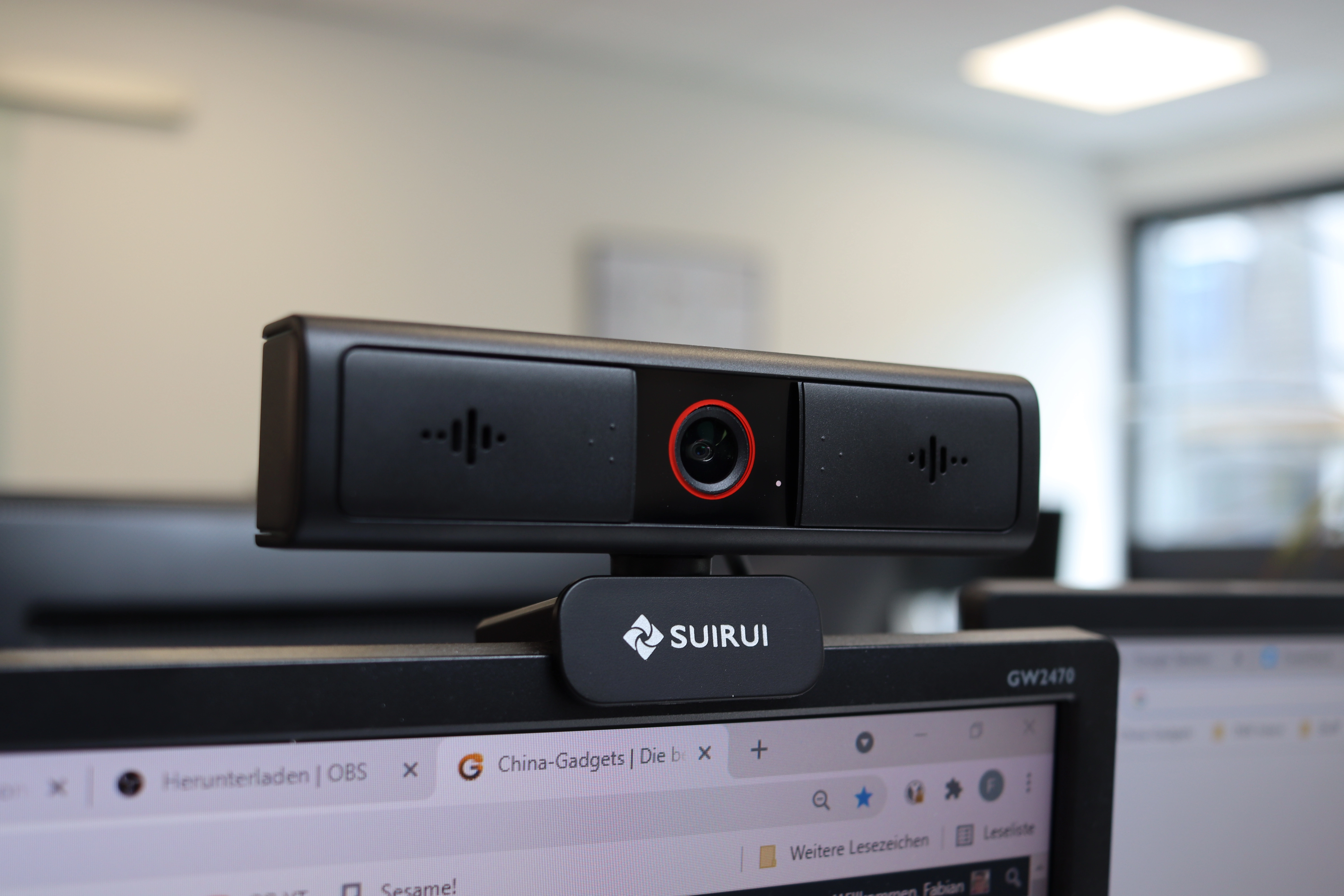 SUIRUI Webcam auf dem Monitor Beitragsbild