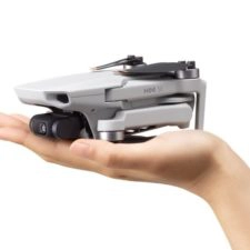 DJI Mini SE auf Handflaeche