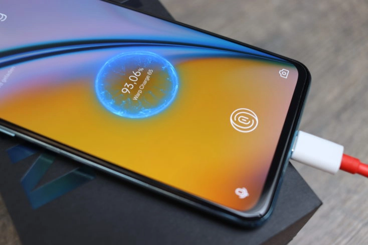 OnePlus Nord 2 5G Warp Charge 65 Laden
