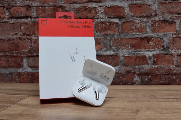 OnePlus Buds Pro Kopfhoerer mit Verpackung