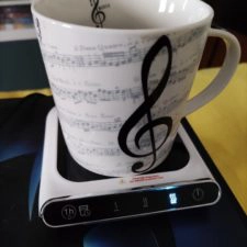 Smarter USB-Tassenwaermer mit Tasse