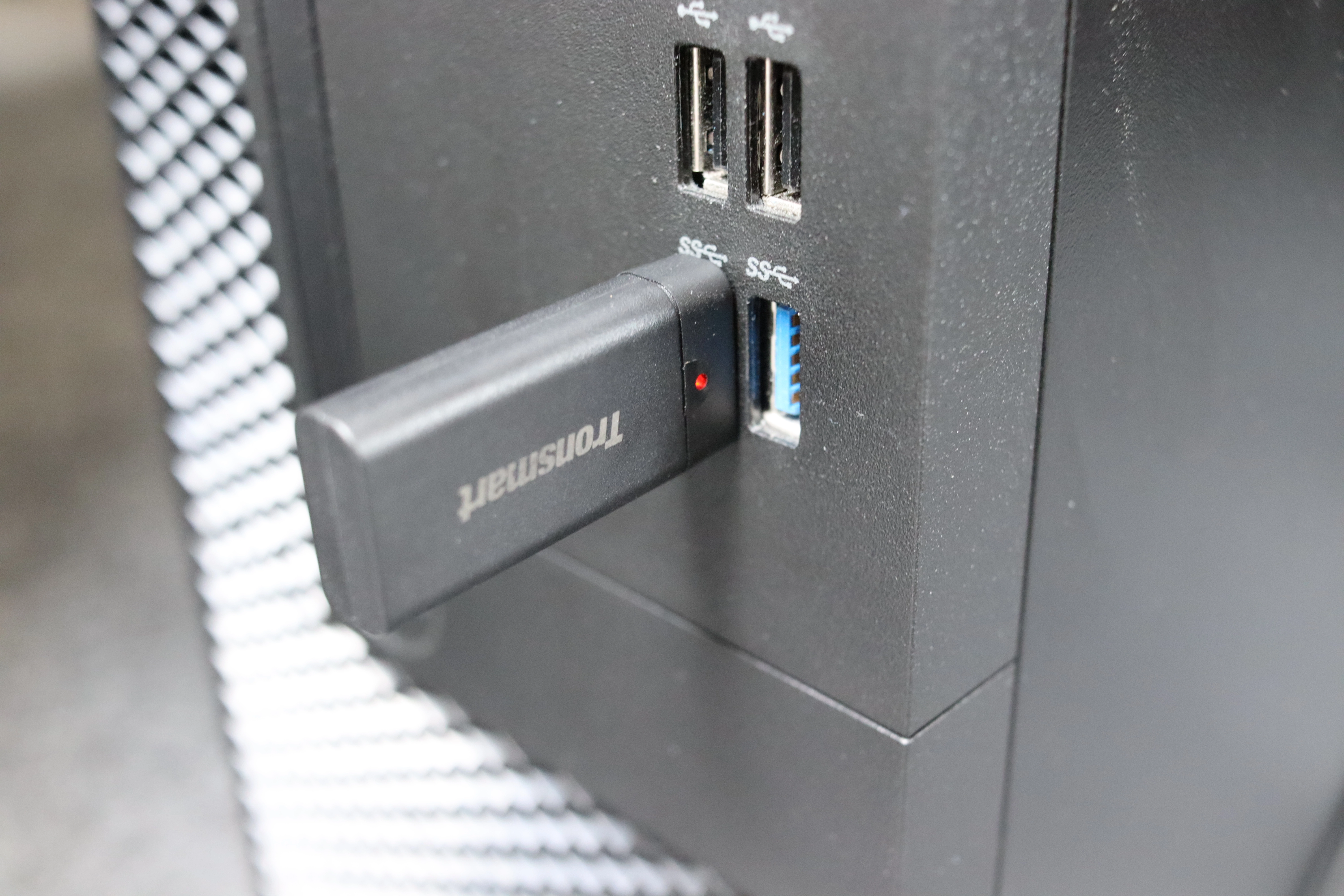 Tronsmart Shadow Headset im Computer