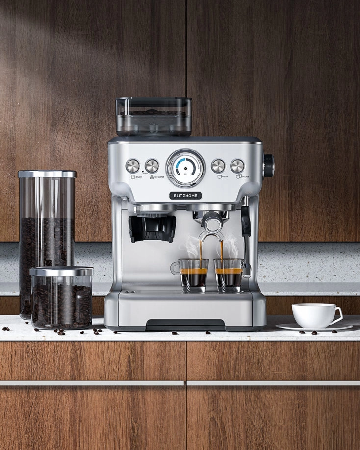 BlitzHome BH-CMM5 Espressomaschine in Benutzung