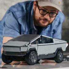 MEGA Construx Tesla Cybertruck 3