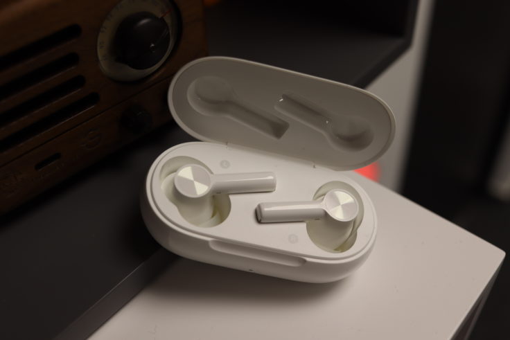 OnePlus Buds Z2 Kopfhörer von der Seite
