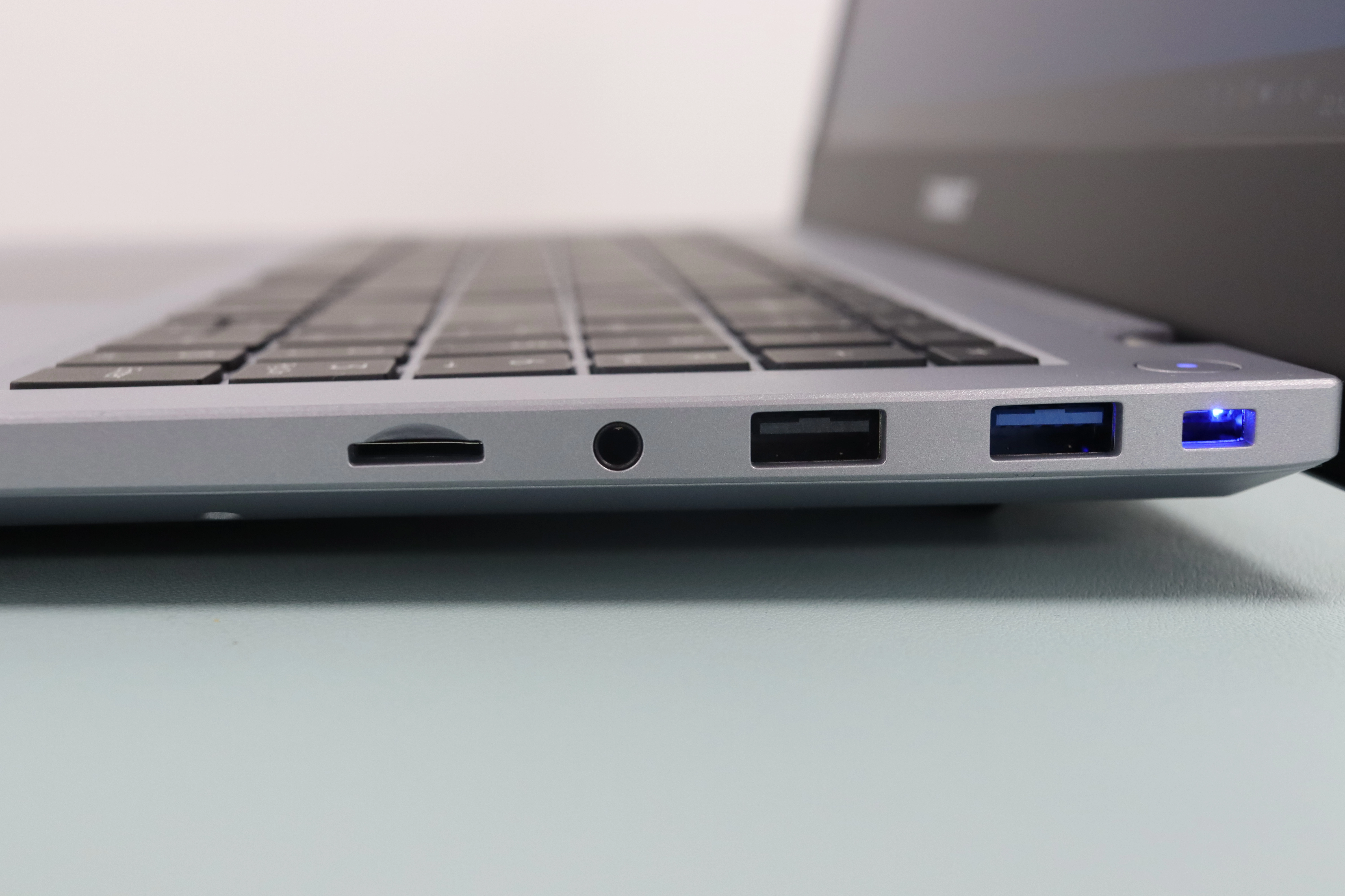 Teclast TBolt 20 Pro Notebook Anschluesse rechts