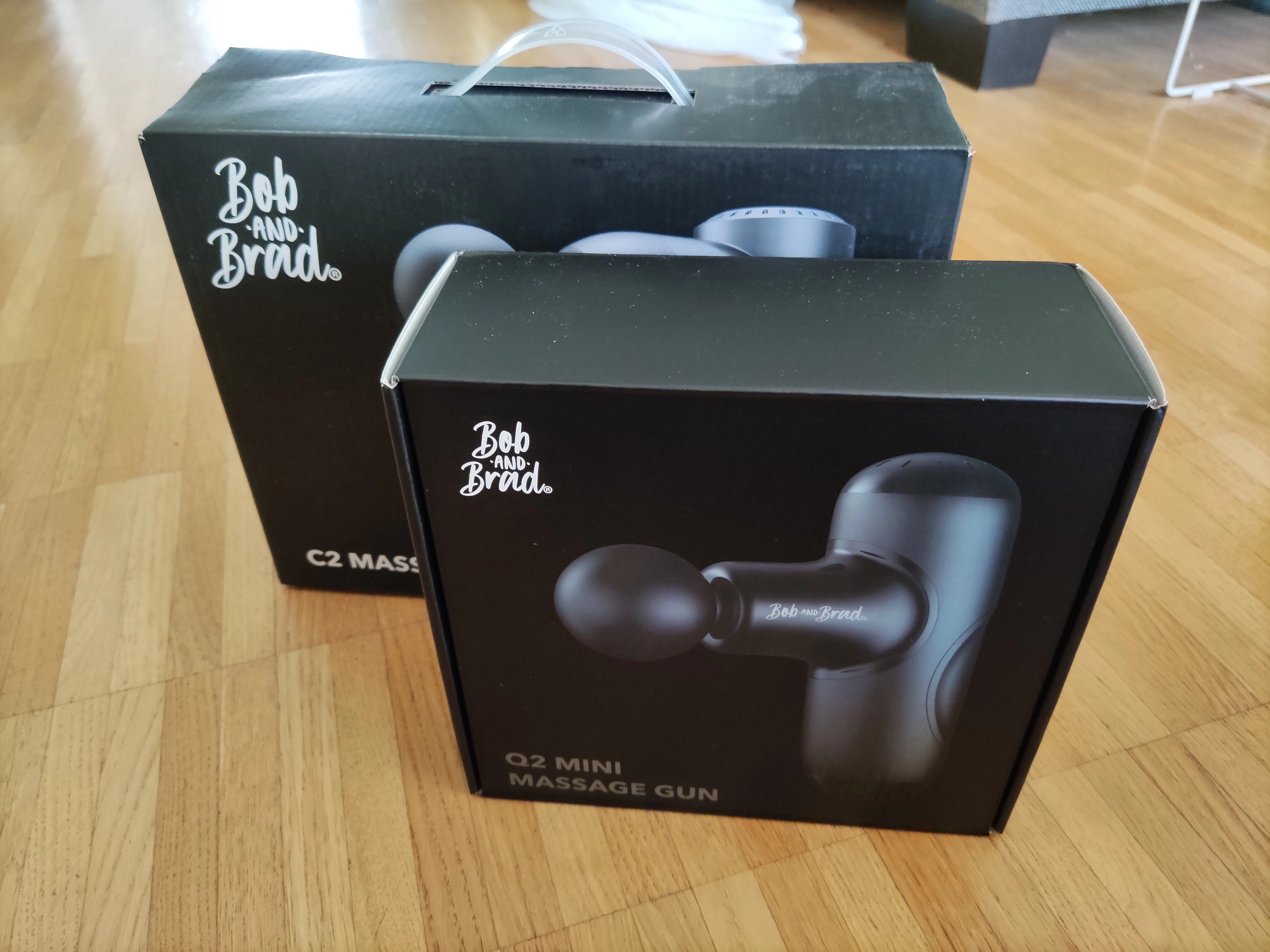 Bob and Brad Massagepistolen Kartons