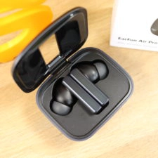 Earfun Air Pro SV Ladebox aufgeklappt