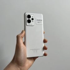 realme GT 2 Pro Rueckseite in Hand