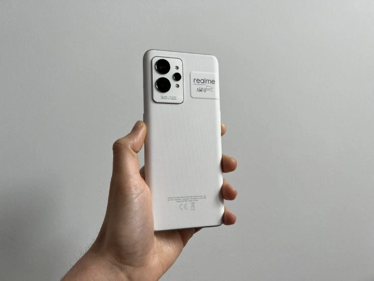 realme GT 2 Pro Rueckseite in Hand