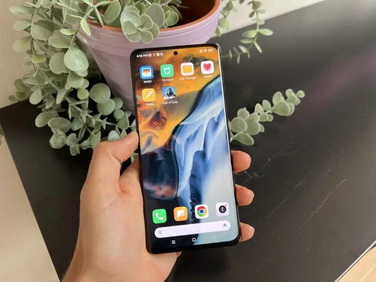 Xiaomi 12S Ultra Curved Display Design