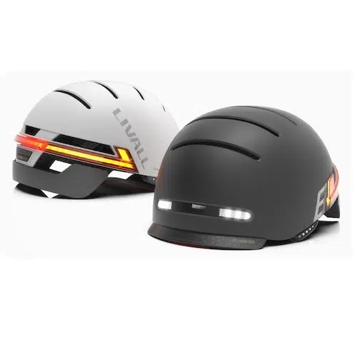 Fahrradhelm mit Beleuchtung und Lautsprechern von JBL