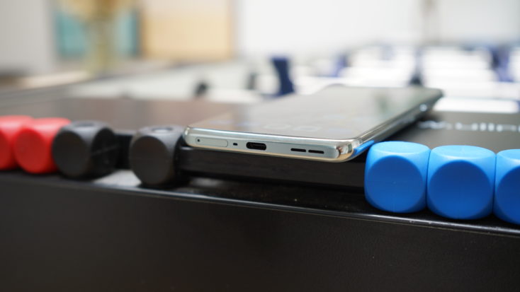 OnePlus 10T USB C Port