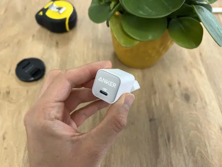 Anker 511 Nano 3 in der Hand