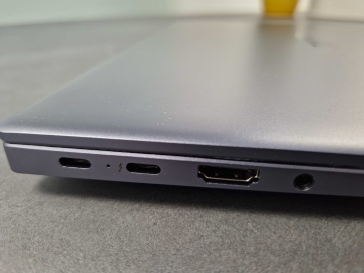 Huawei MateBook 16S Anschluesse links