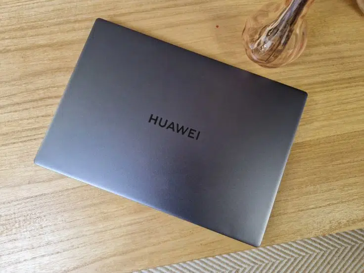 Huawei MateBook D16 von oben