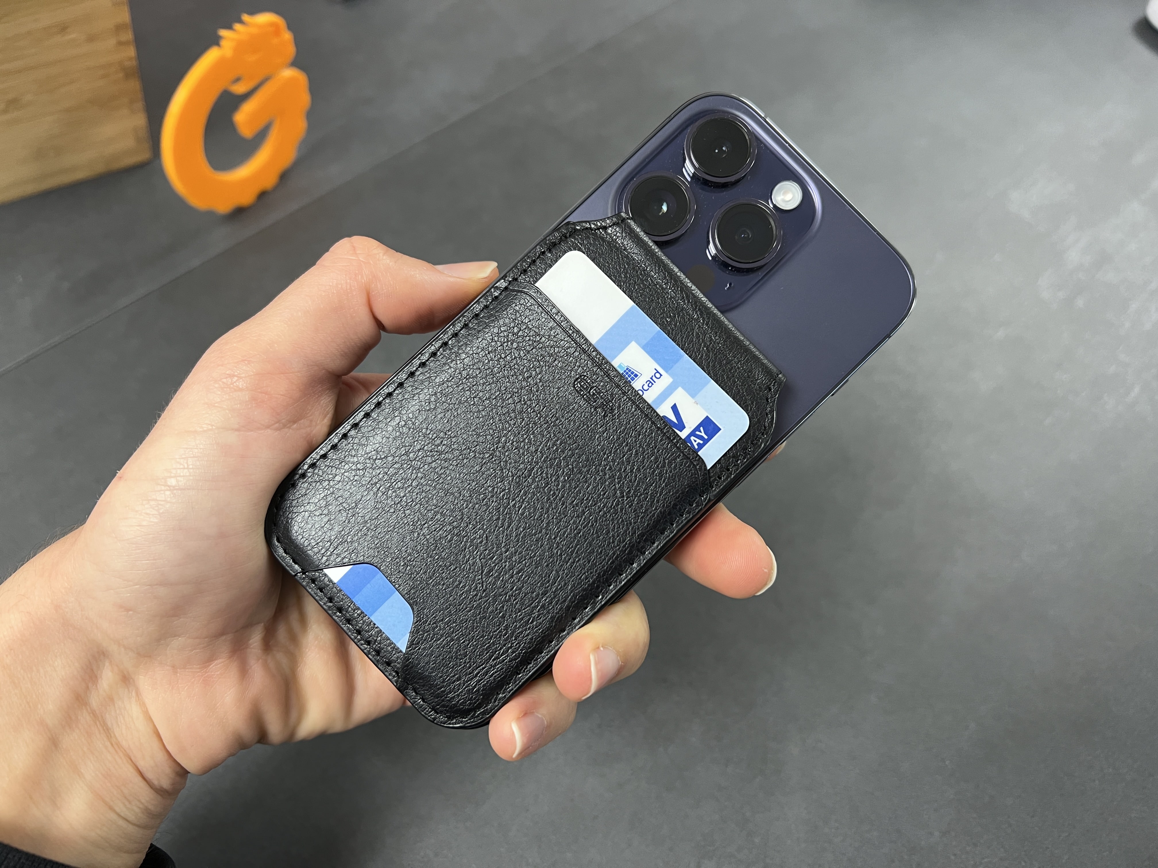 ESR HaloLock MagSafe Wallet mit 2-in-1 Smartphonehalterung!