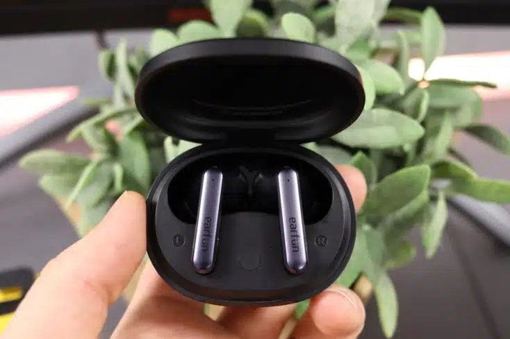 Earfun Air S in Ladebox