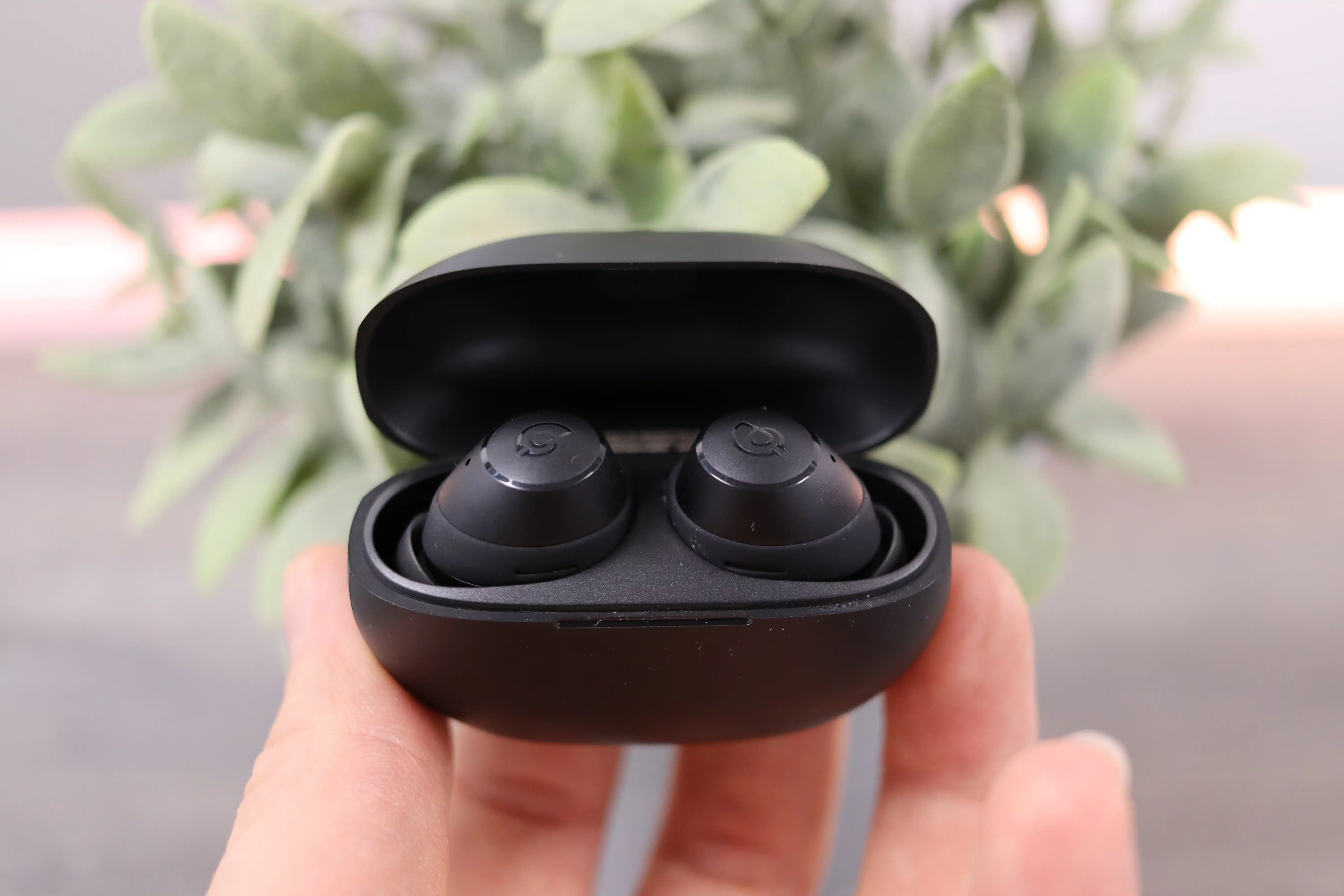 Haylou GT1 2022 in Hand