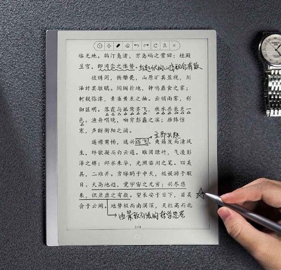 Xiaomi Note E-Ink Tablet beim Schreiben