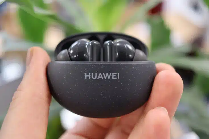 Huawei FreeBuds 5i in Ladebox