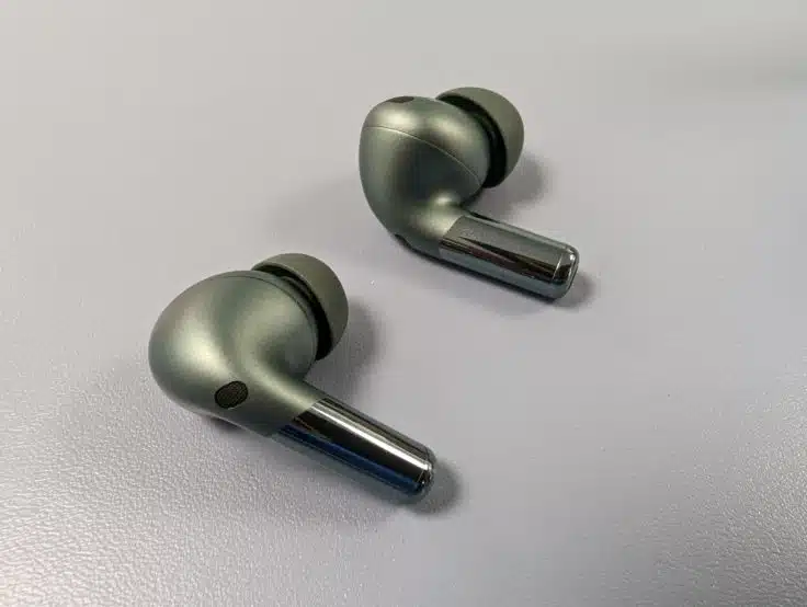 OnePlus Buds Pro 2 In-Ear nebeneinander