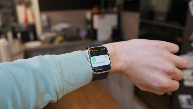 Apple Watch Series 8 Smart Home