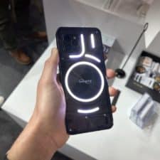 Unihertz Luna Smartphone in der Hand