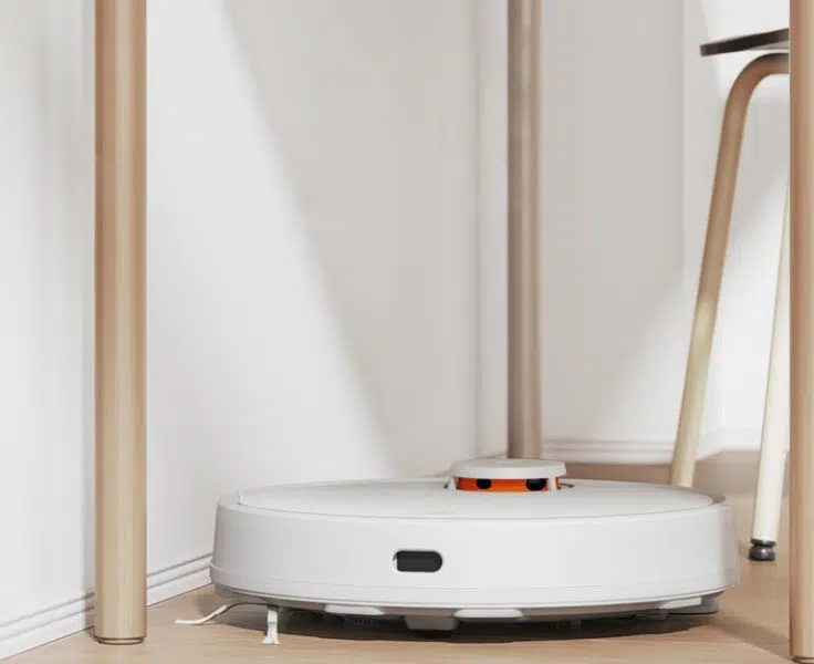 Xiaomi Mop 3C Saugroboter unter Tisch