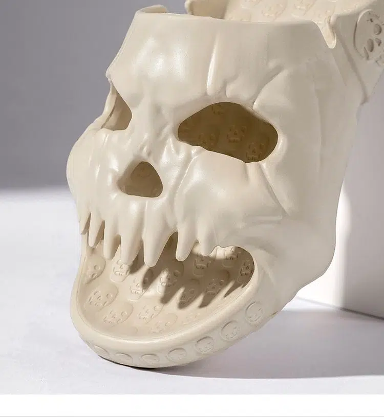 Totenkopf Latschen Oberseite
